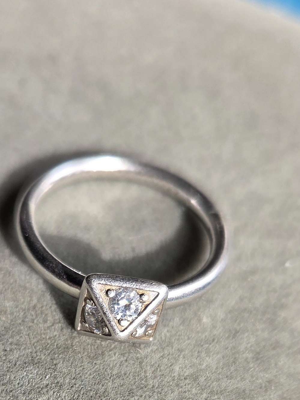 Jennifer Lopez Pyramid Ring Sterling Silver 925  Four Clear Gemstones Size 8.25